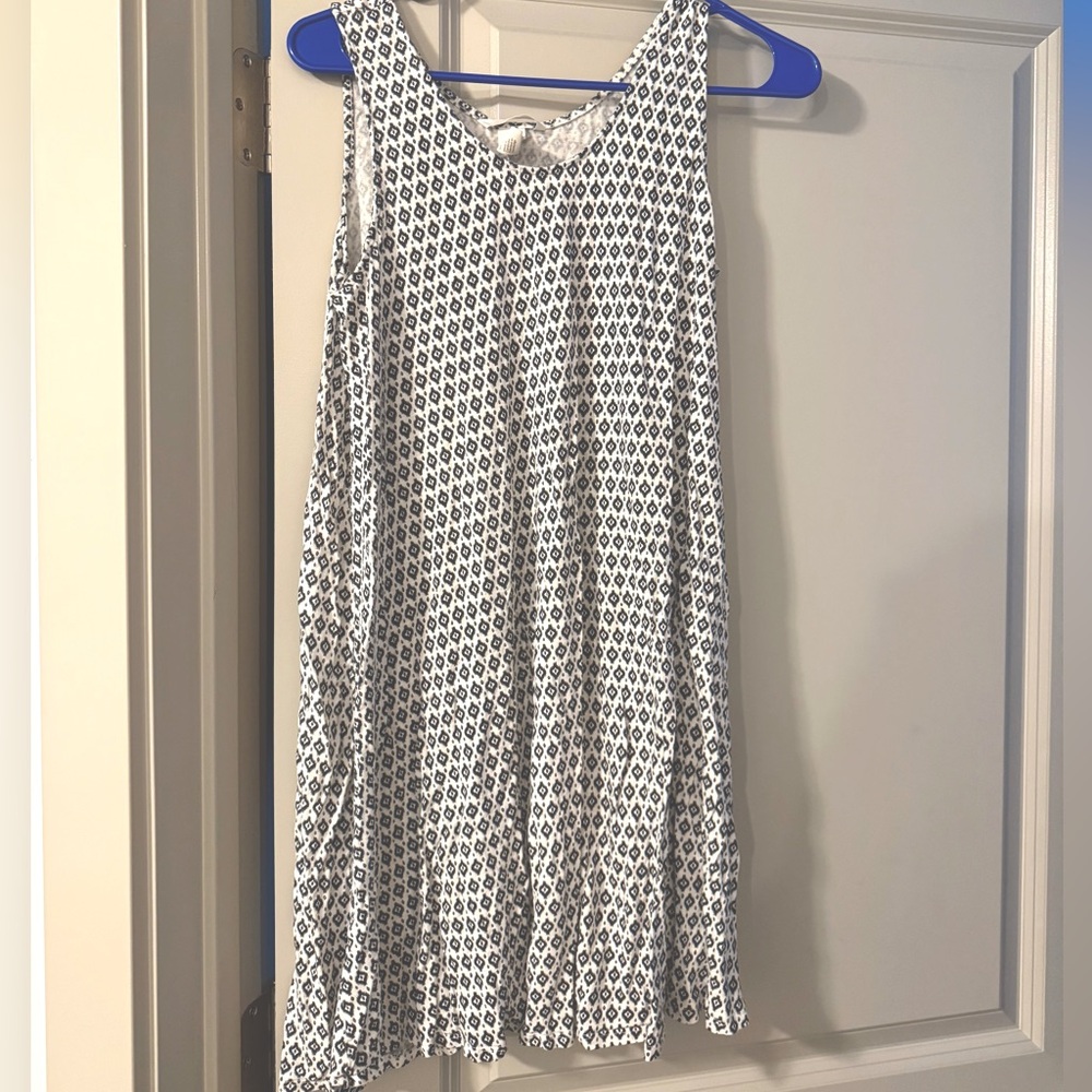 Black and White Patterned Sleeveless Dress